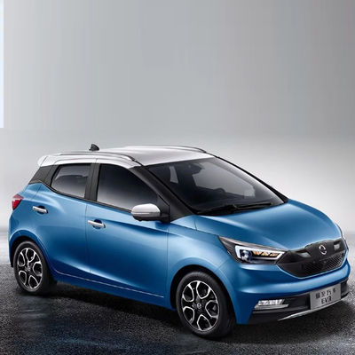 Ein guter Preis. 2023 Energy JMC EV3 Elektroauto Limousine Weiß/Blau Max Leistung 36KW Schnelle Geschwindigkeit 100km/h Ideal für die Stadtfahrt Online