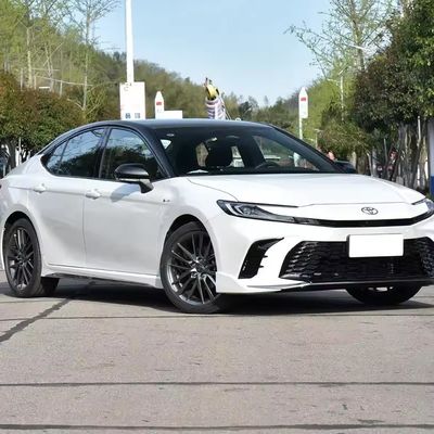 Ein guter Preis. Finden Sie 2023 Toyota Camrys Linkslenkrad Hybrid Autos in Weiß und Schwarz mit Bordsteigengewicht von 1555kg bei erschwinglich Online